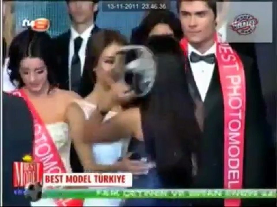 Tuğba Melis Türk'ün sevişme sahneleri Radyorjinal.com En İyi Magazin Ve Müzik Haber Portalı