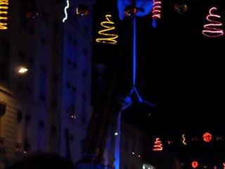 Acrobate rubans fête des Lumières Monplaisir Déc 11