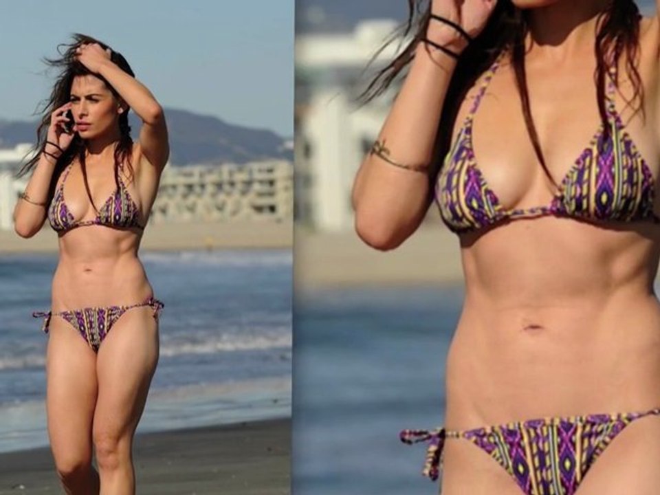 Sarah Shahi Heats Up a Bikini in December - video Dailymotion