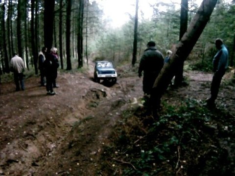 Juju71 passage technique réussi en 4x4 Suzuki TELETHON 4x4 2011 MAIZILLY (42) CaméraCATCATwomen Cathy L. GOPR0 109