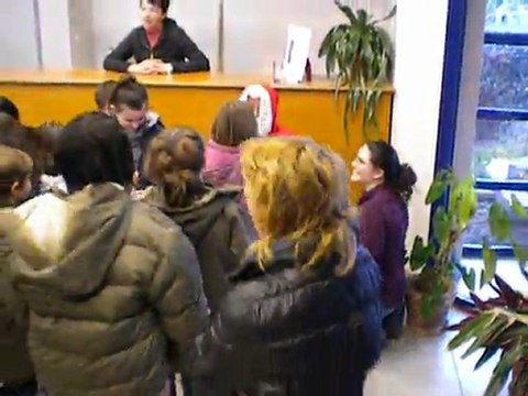 Noël des écolier du canton de Boulogne/Gesse: rencontre avec le père noël