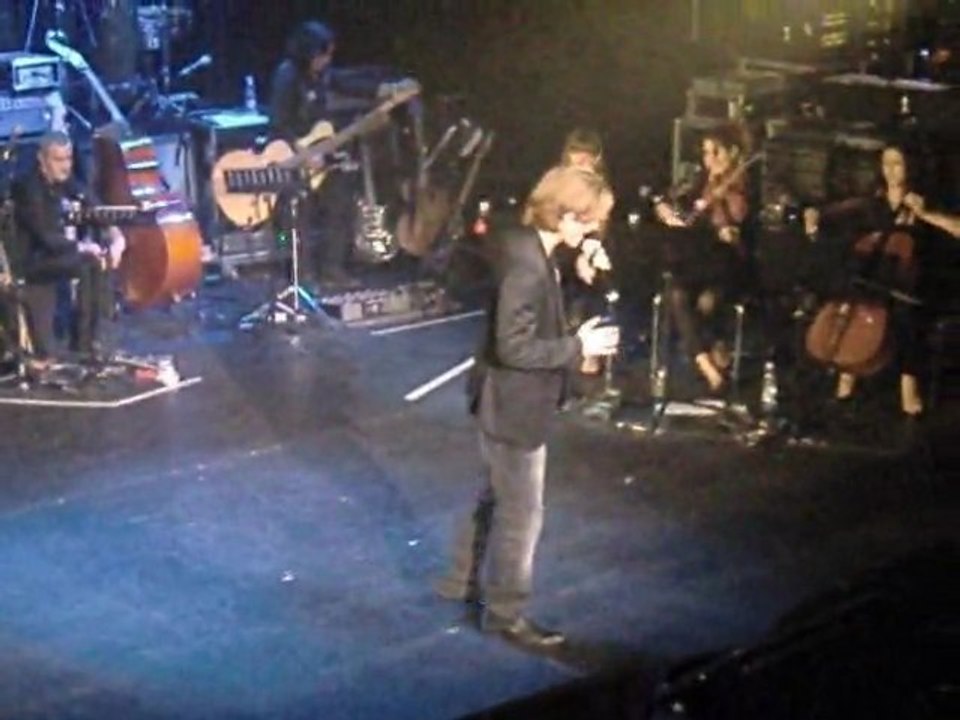 amaury vassilli ! une voix extraordinaire !!!