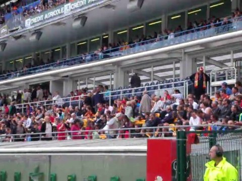 Ovation par le public rémois de Julien Toudic à Bollaert !