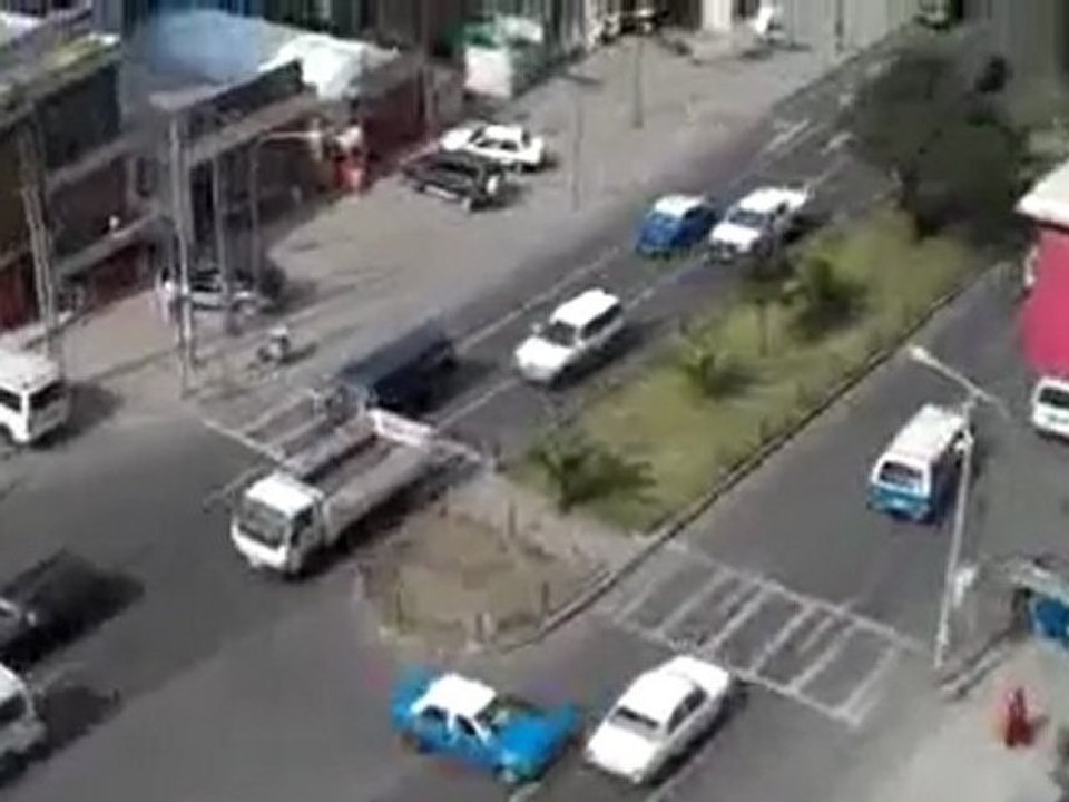 VAS EN TOYOTA, TAXI AZUL O BURRITO?