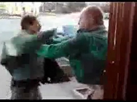 0445 - Bagarre entre deux vieux