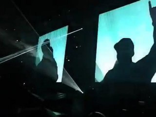 kanye-west-dedicates-chicago-show-to-mom-thanks-beyonce-jay-z