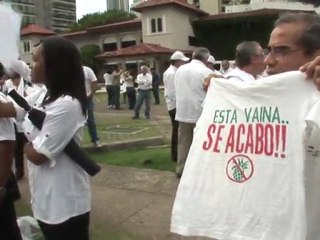 Hundreds demonstrate against Noriega's return