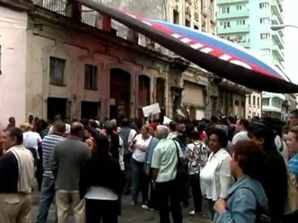 Cuban dissidents prevented from marching