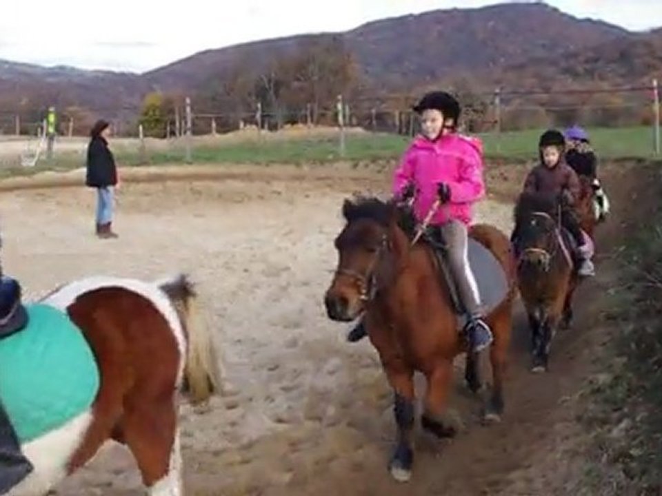 Camille s'améliore au trot, bravo!!