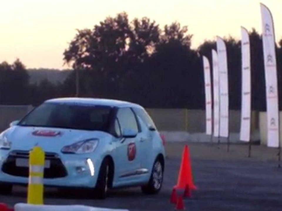 vincent nuccio  rallye jeune 2011 ledenon 18,368 premier passage