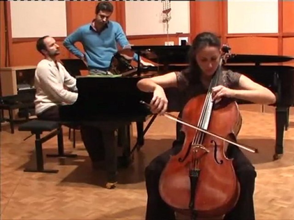 julie_cnr_ang01
