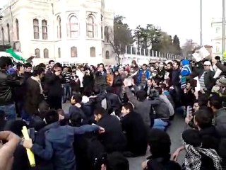 Suriyeli Devrimciler Beyazıt Meydanında