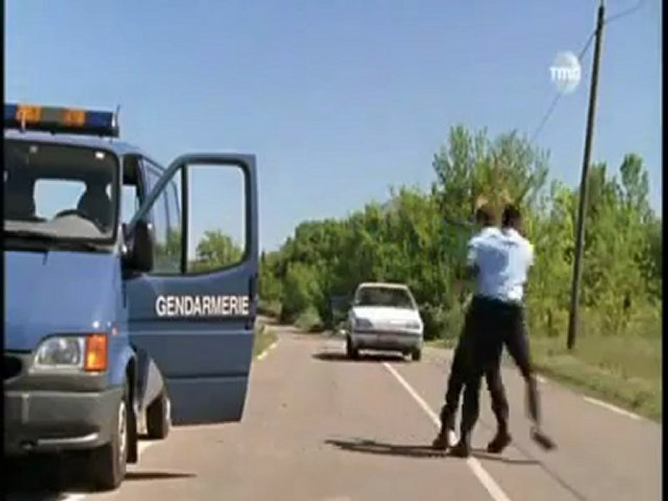 Cascade d'une R25 dans Une Femme Honneur