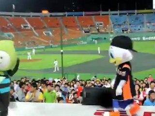 2NE1    (◕〝◕) SUPER KAWAI