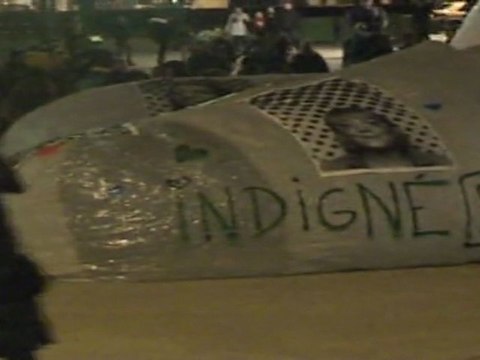 10 Déc. Les Indignés - La déclaration Universelle des droits des indignés - En attendant le Printemps des luttes - Place Stalingrad - 2011