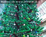 www.INFOEK.cz - Vánoční strom z lega na londýnském nádraží
