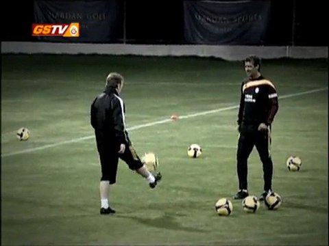 ANTALYA KAMPI FRANK RIJKAARD ALBERT ROCA SHOW 21.01.10