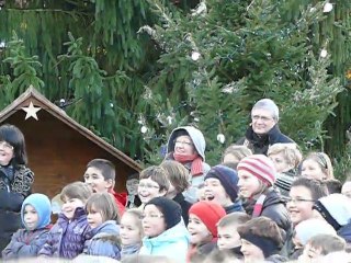Grandvilliers : les comédiens sur scène au marché du lundi