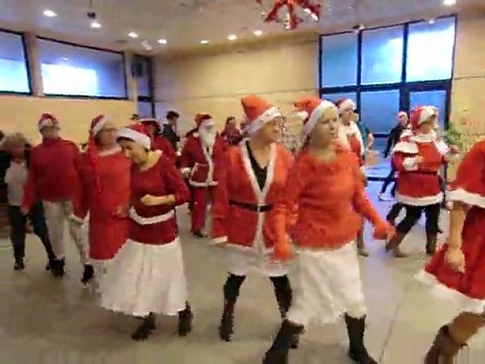 la danse des peres noel par le club de wimereux