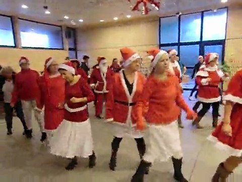 la danse des peres noel par le club de wimereux