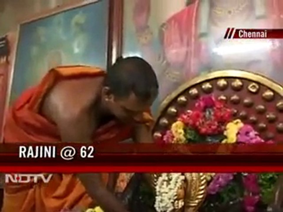 Fans perform puja on Rajinikanth's birthday