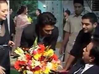 SRK, Priyanka go crazy @ Dilip Kumar's BIRTHDAY bash