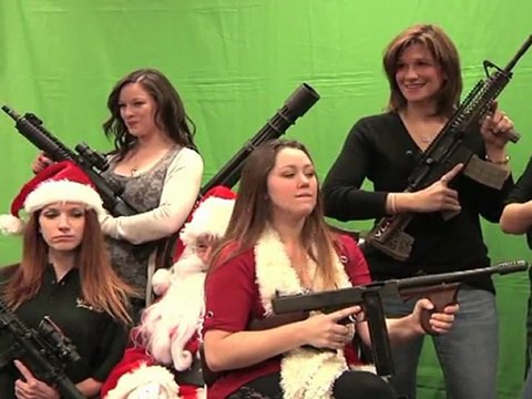Photo souvenir avec une arme et le Père Noël c'est possible