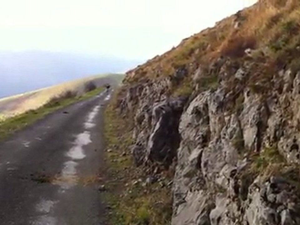Rémi passe le mur du son dans la descente d'Ahusky vers Mendive (filmé par Daniel)
