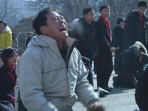 Pleurs et scènes d'hystérie après la mort de Kim Jong-Il