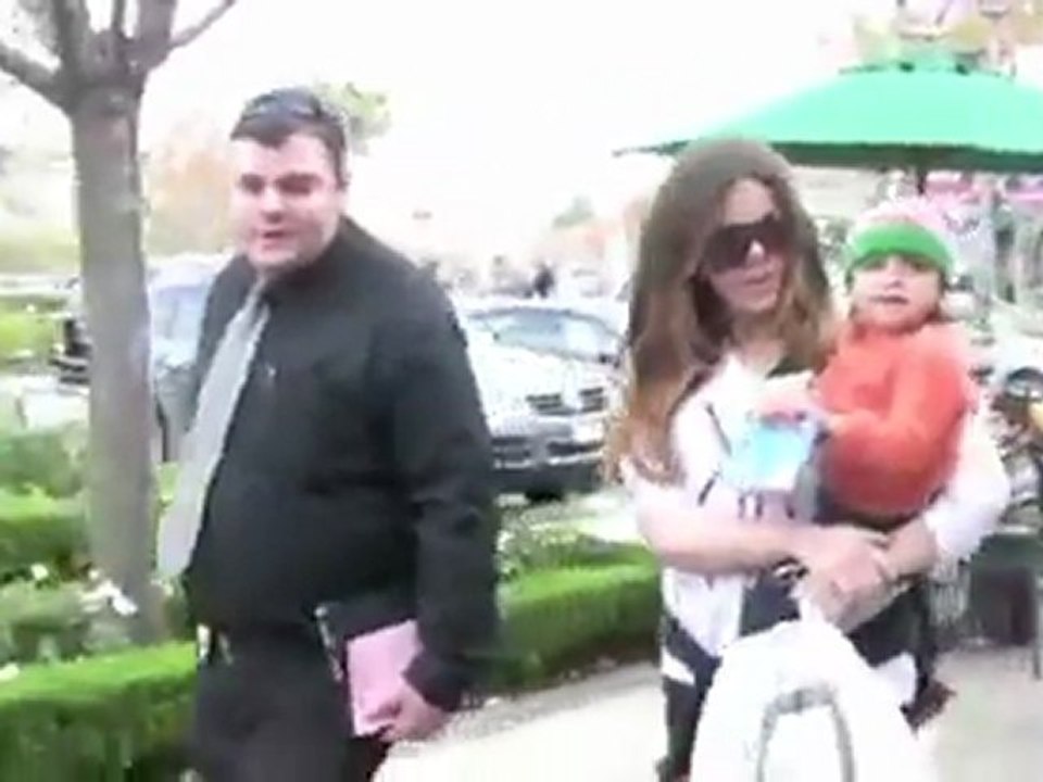 SNTV - Khloe Kardashian Denies In-Vitro Rumors