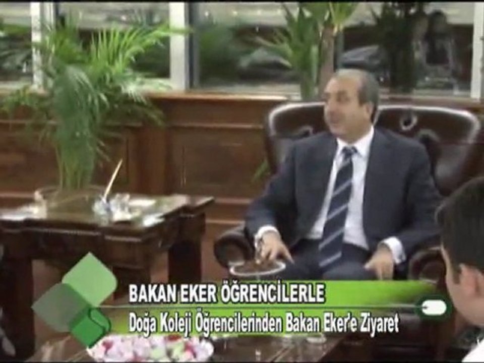 BAKAN EKER ÖĞRENCİLERLE 09 12 2011