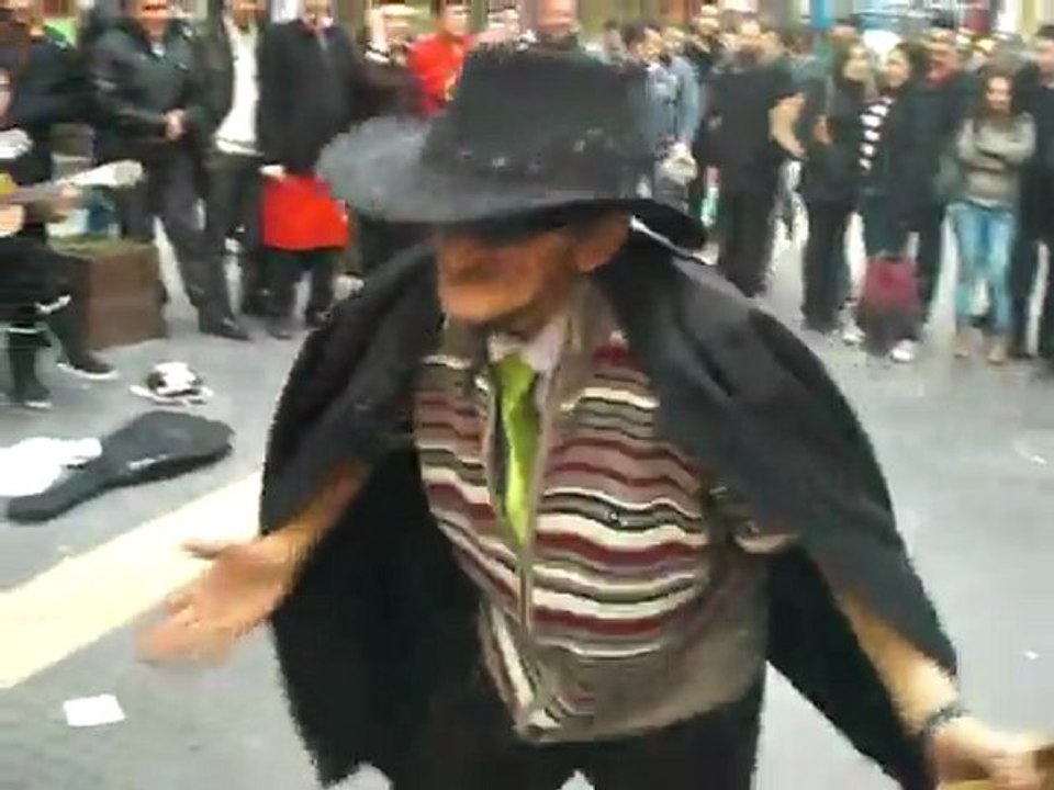 ANKARA KIZILAY KARAFİL SOKAKTA MAYKIL ŞOV - 2  - www.haberamasya.com