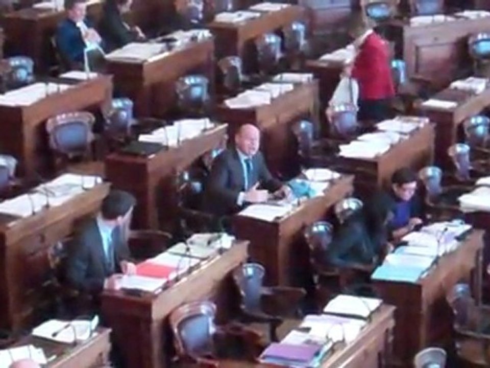 13.12. 11 Vote budget pour mise en place distributeur de seringues prison la santé salle des conseils Mairie de Paris