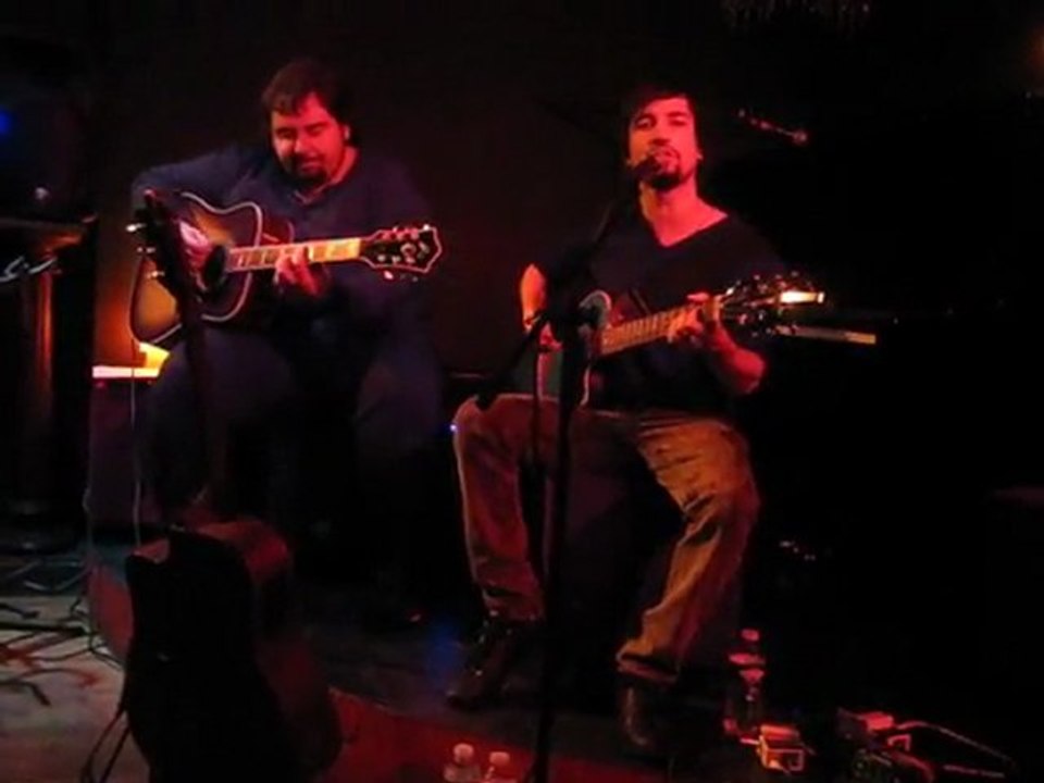 Adrien Swartz et JB Astolfi reprenant My Hero des Foo Fighters