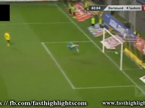 Olcay Sahan volley đẹp mắt vào góc cao khung thành Dortmund