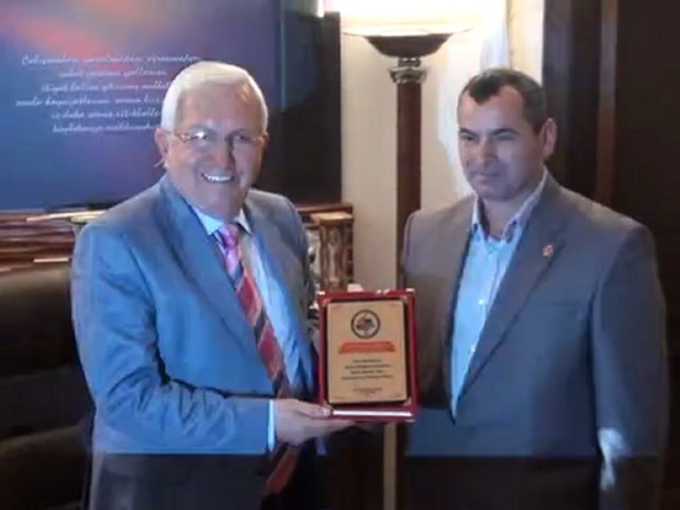 BAŞKAN POSBIYIK'A TEŞEKKÜR PLAKETİ