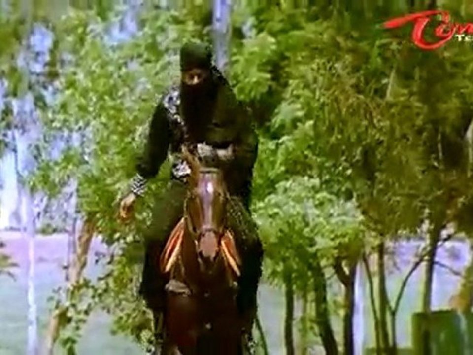 Adavi Ramudu Telugu Songs - Jinka Vetaki - Prabhas - Aarthi Agarwal