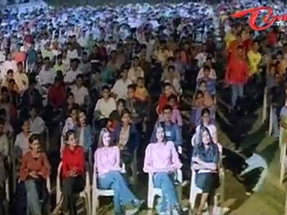 Adavi Ramudu Telugu Songs - Nagaram Loo - Prabhas - Aarthi Agarwal