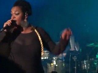 Jill Scott - Shame (Live @ Le Bataclan) [2011-12-06]