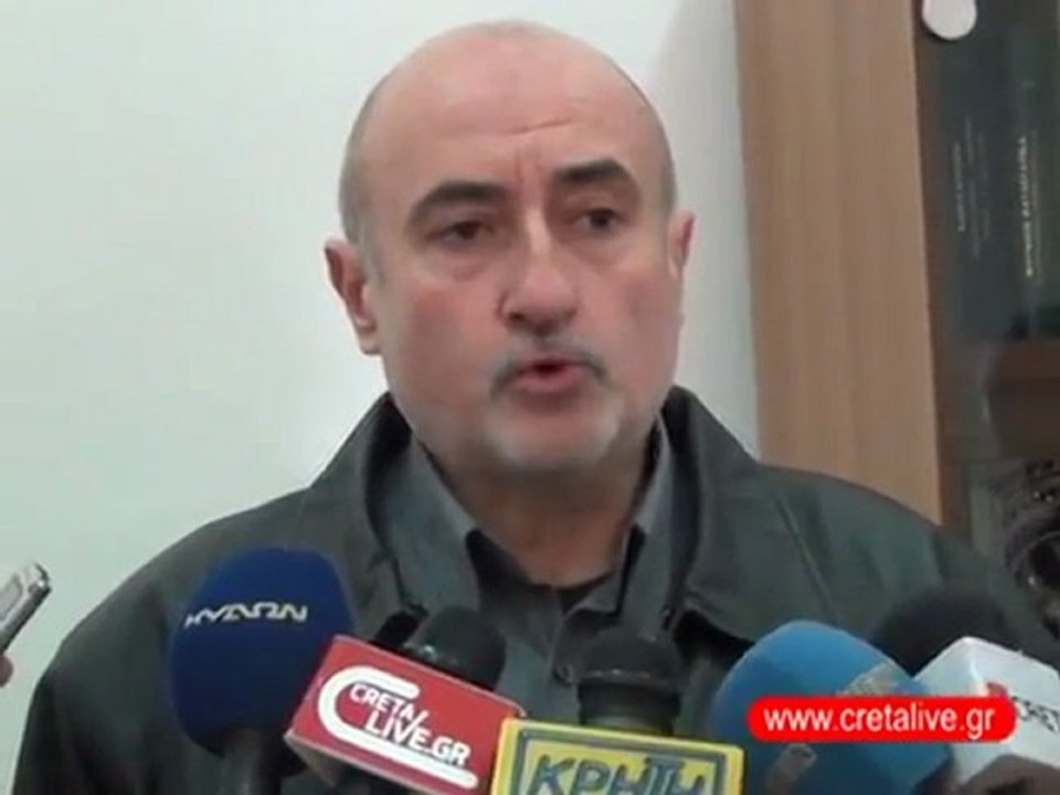 Ανάβουν φωτιά μέσα στο σπίτι για να ζεσταθούν