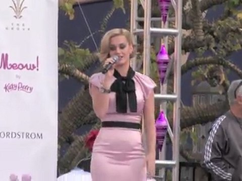 Katy Perry Shows Off Her Curves At Perfume Launch