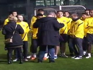 Villa sufre una fractura de tibia y es trasladado al hospital