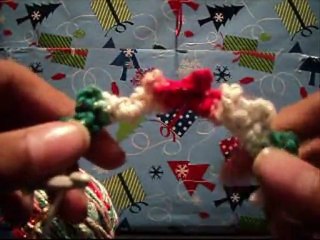 How to Make a Mini Crochet Christmas Wreath
