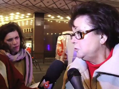 Christine Boutin devant les grands magasins de Paris