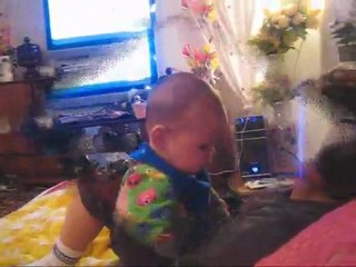 Video Alexander mok Olsen 5 months old 15 december 2011
