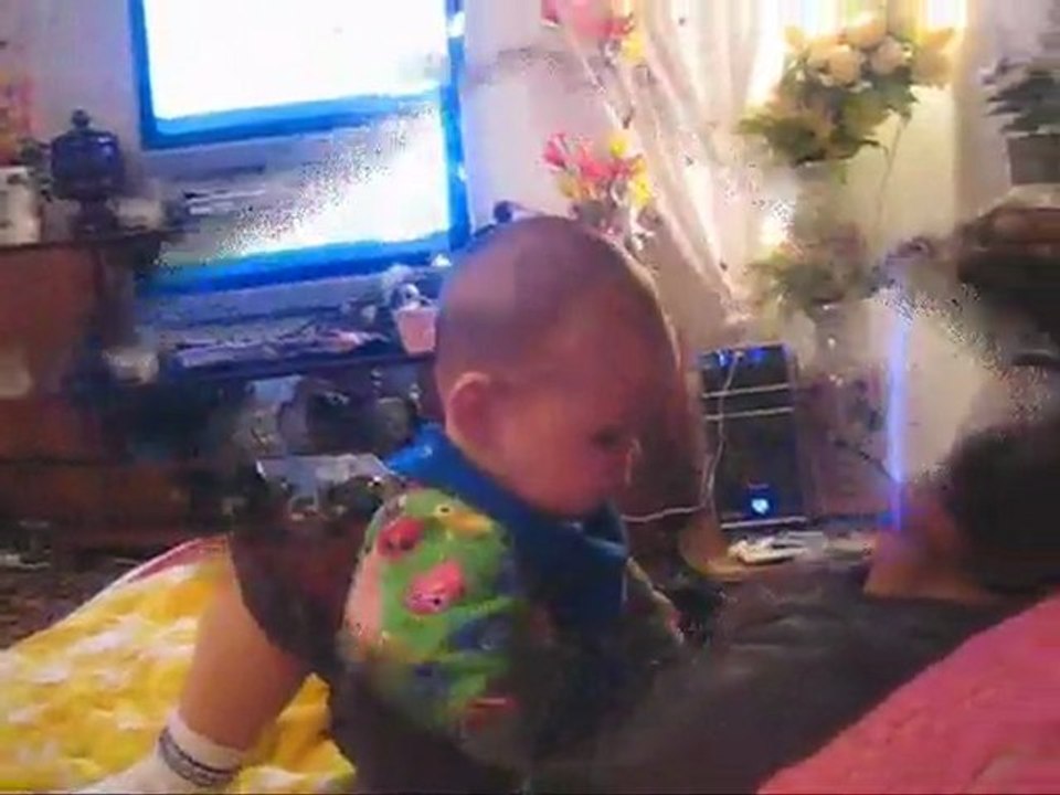 Video Alexander mok Olsen 5 months old 15 december 2011
