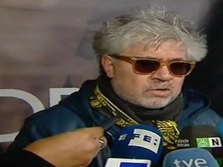 Almodóvar recibe la nominación a los Globos de Oro con más entusiasmo que nunca
