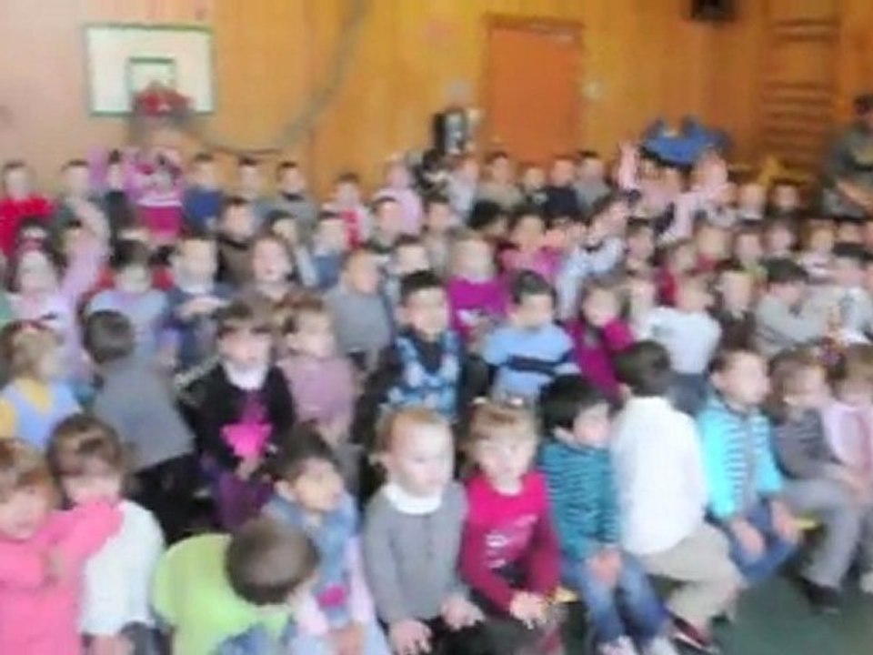 Louvroil : Le Père Noël est passé à l'école maternelle Marie Curie