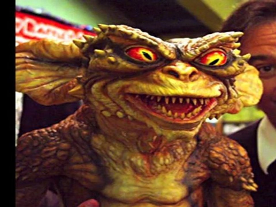 CINEFUZZ #32 - LA CAVERNE DU FUZZ DONNE UNE LEÇON D'HISTOIRE !