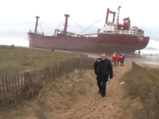 Tempête Joachim: un cargo échoué dans le Morbihan